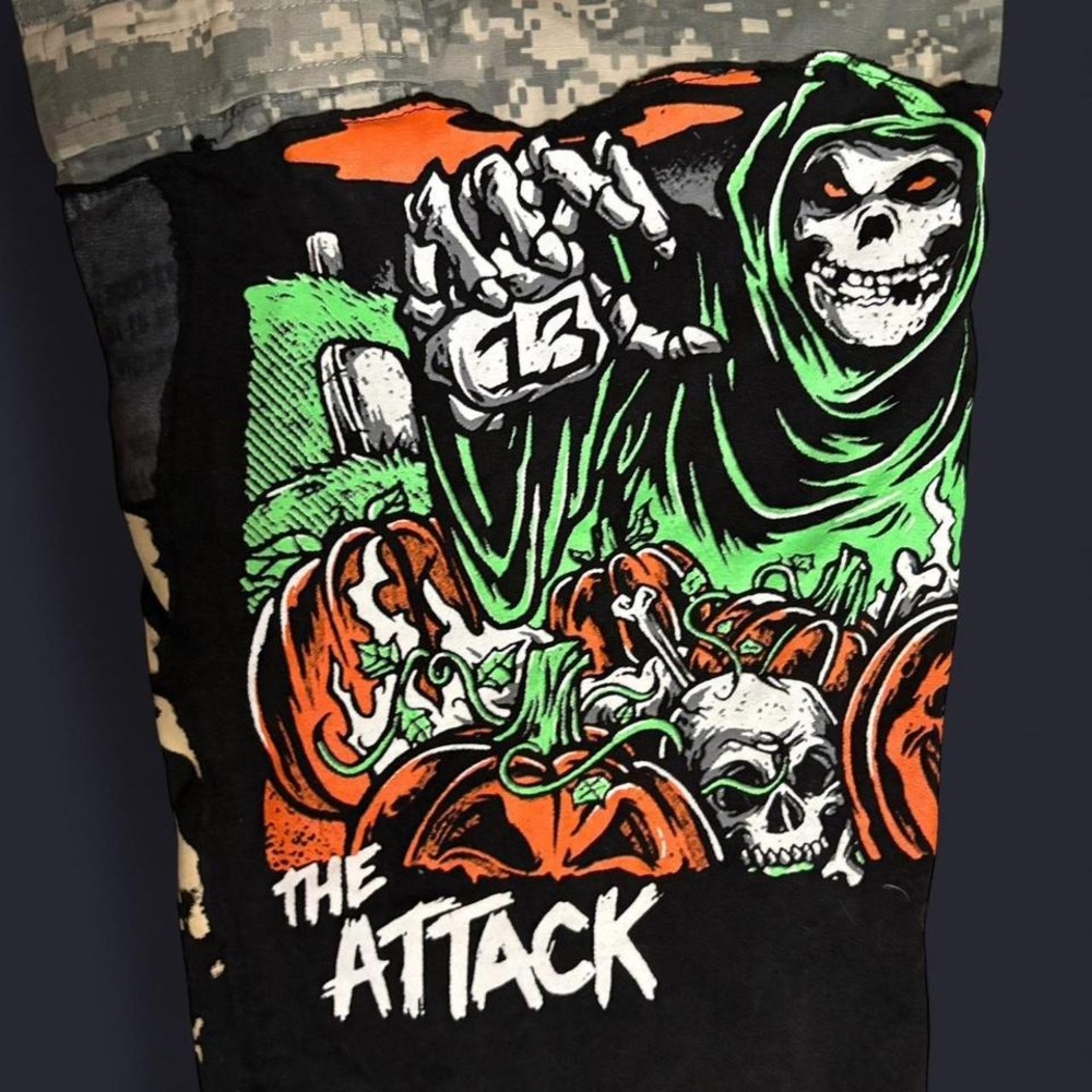 Misfits camo cargo pants with skull and crossbones design MEN SIZE L - Picture 3 of 6